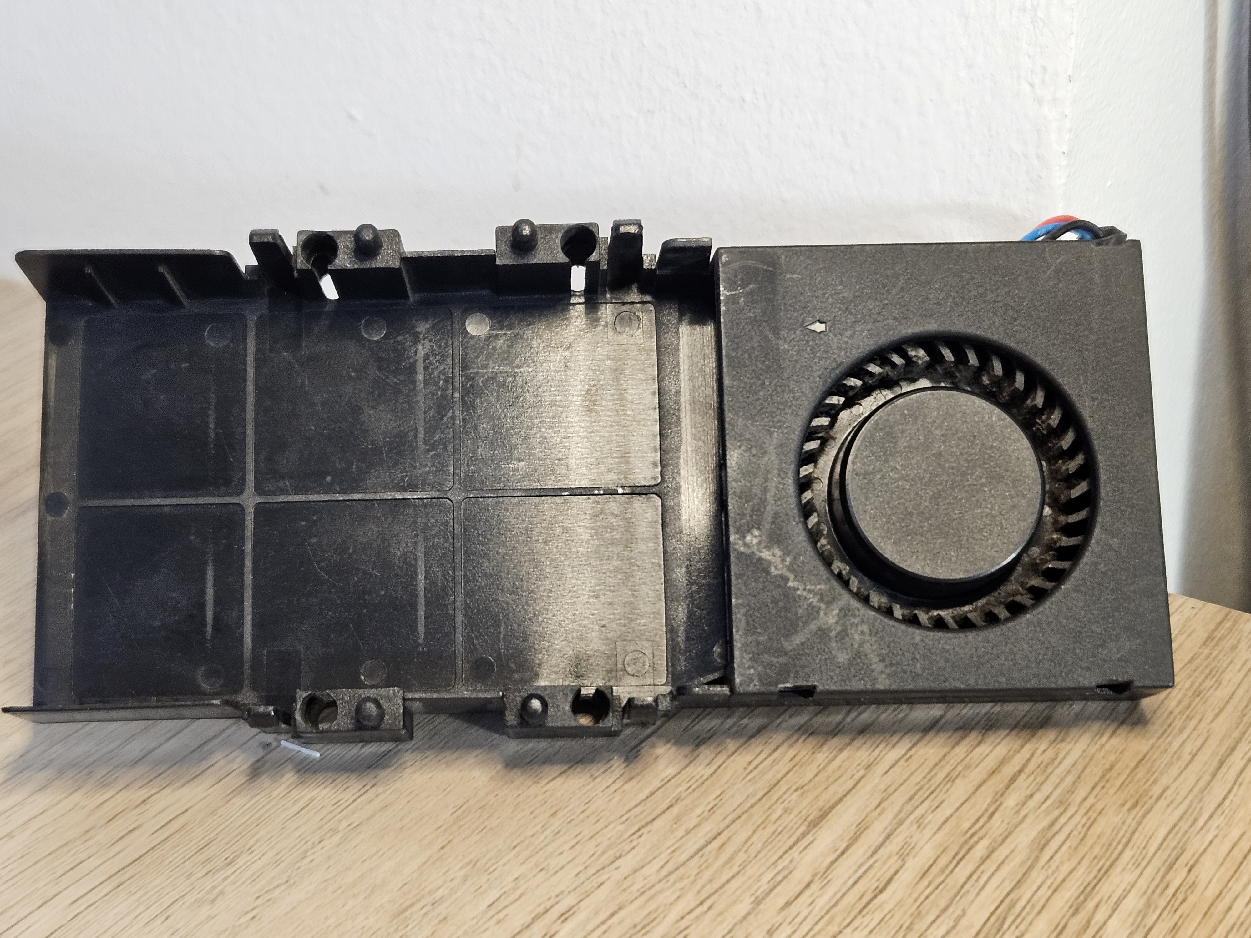 Sun V100 CPU 12 V fan